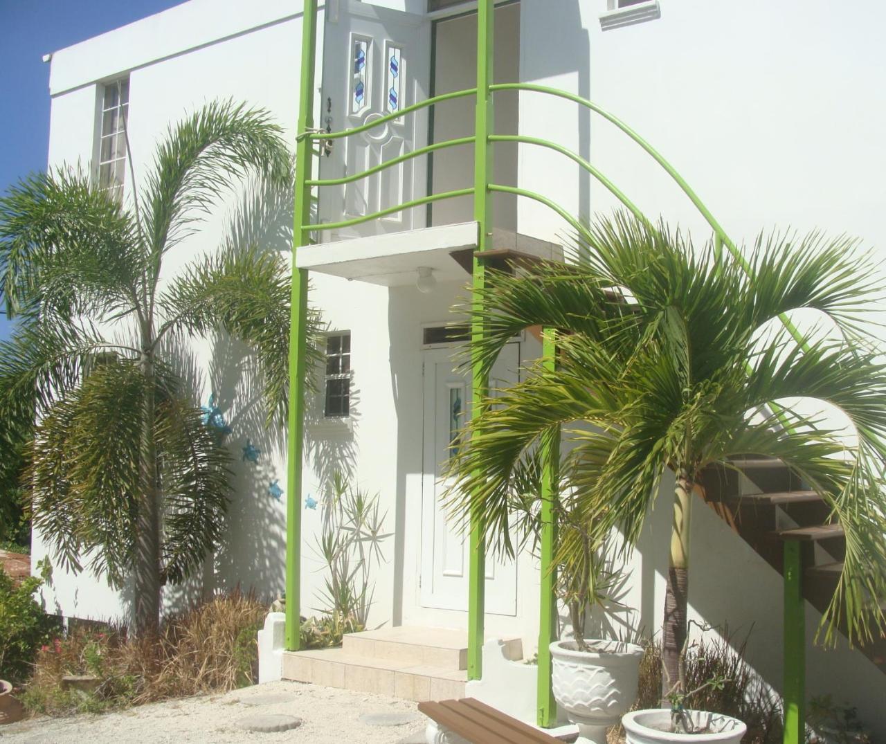 Coral Lane Beach Apartments 圣詹姆斯 外观 照片